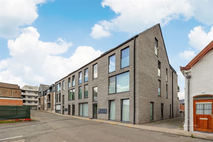 Modern instapklaar appartement met terras en autostaanplaats