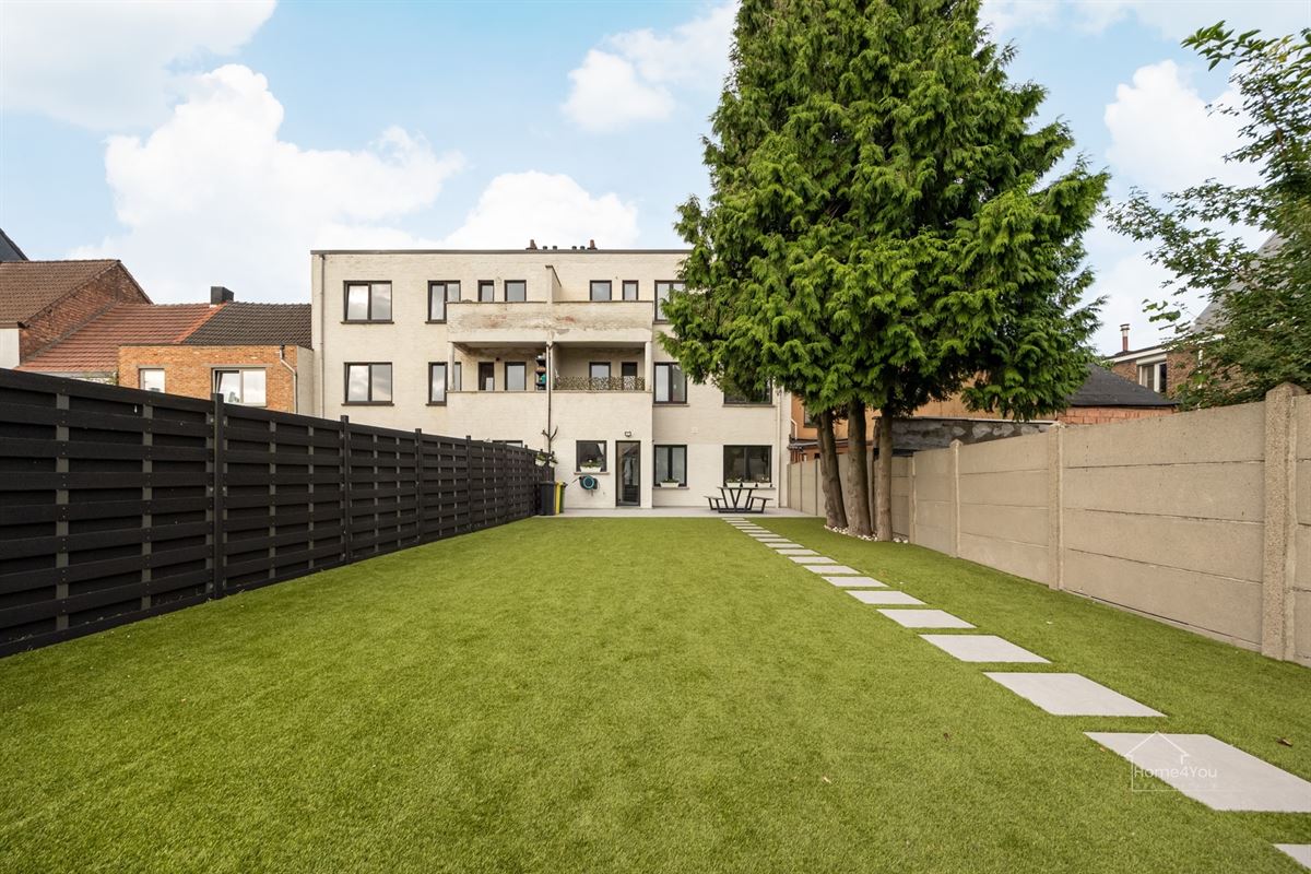 Gelijkvloers appartement met zeer grote tuin