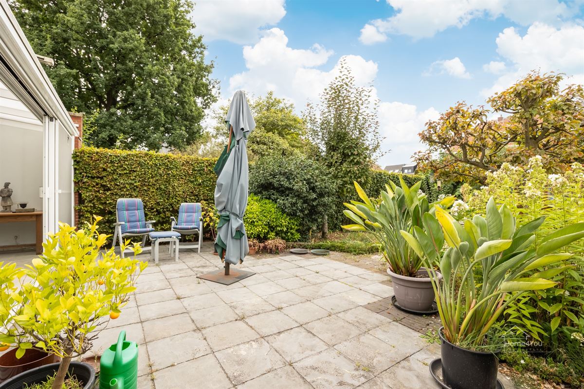 Halfopen bebouwing met tuin en atelier