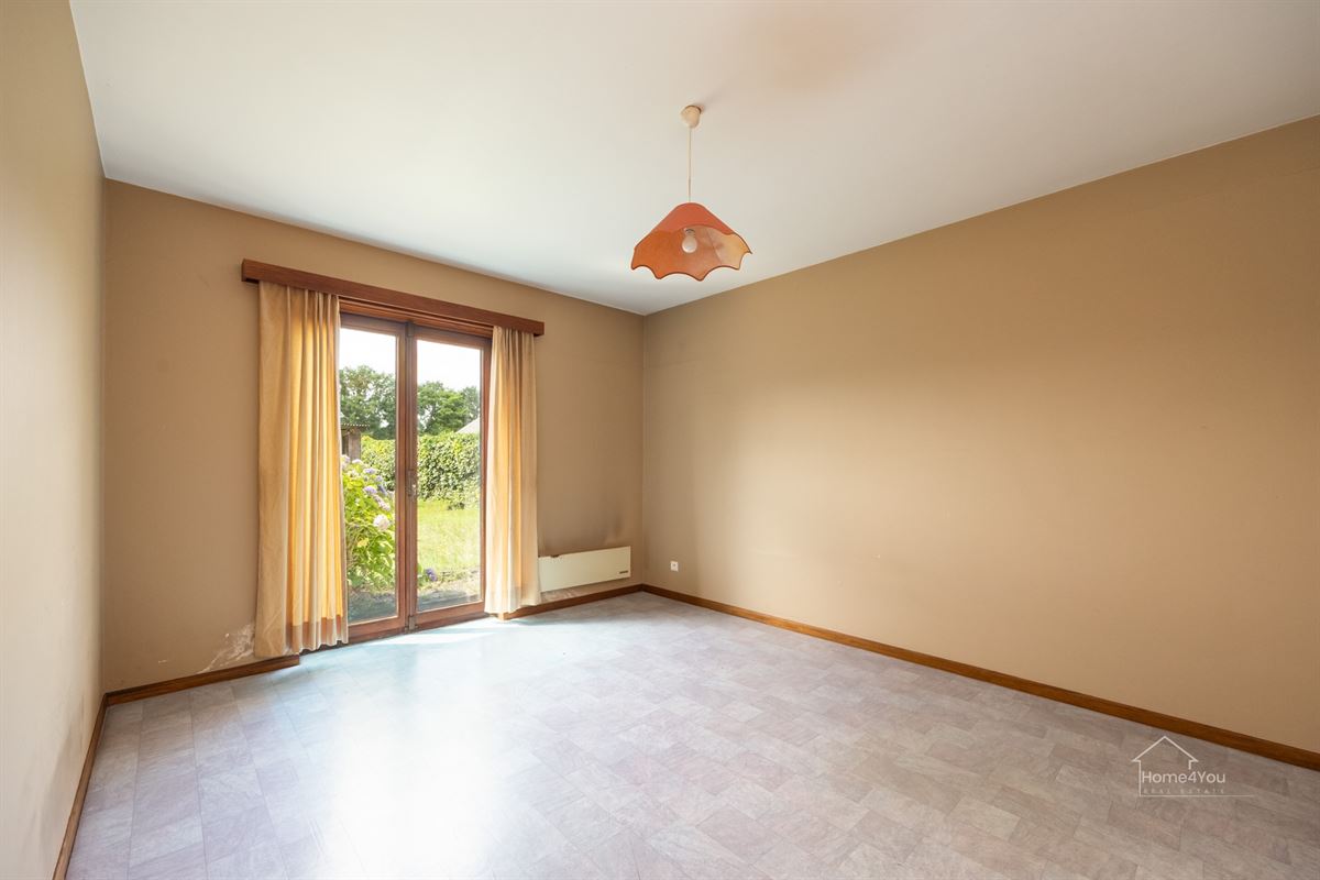 Te renoveren villa op 2002m² op toplocatie in Schilde.