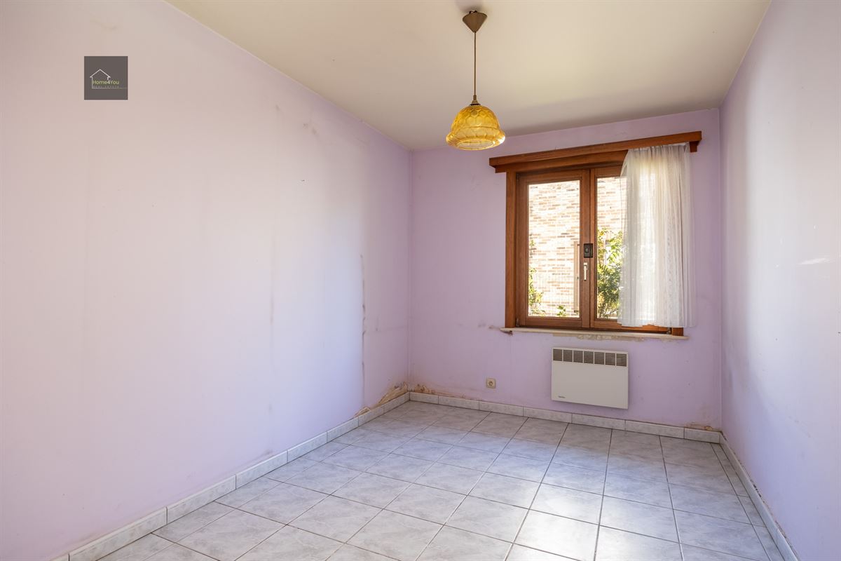 Te renoveren laagbouwvilla met private tuin en garage