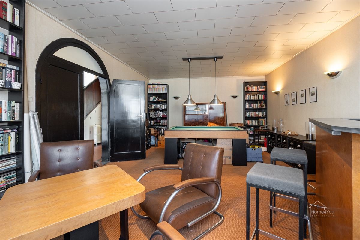 Zeer ruim herenhuis met zwembad