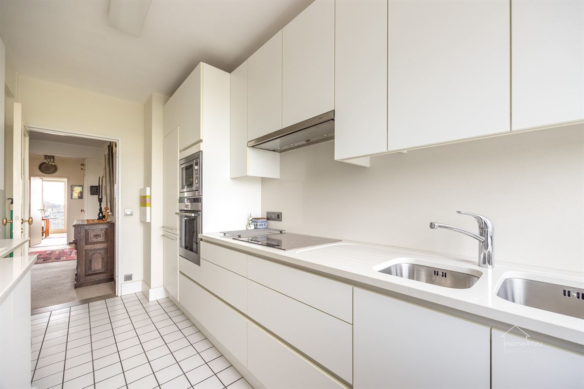 Licht en ruim appartement met uitzicht op het Rivierenhof