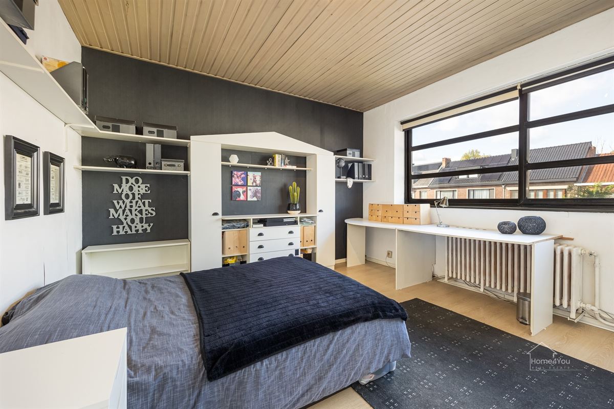 Zeer ruim herenhuis met zwembad