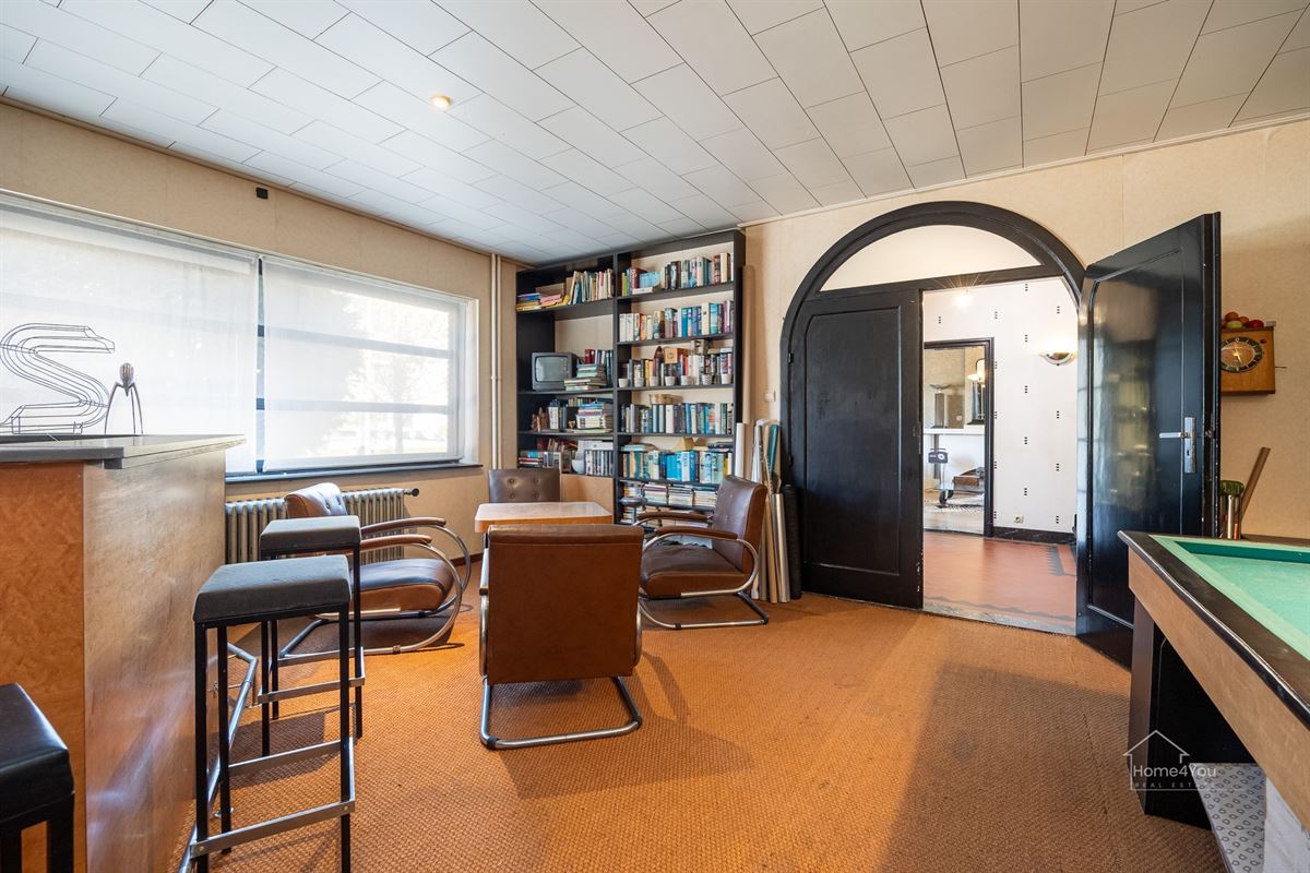 Zeer ruim herenhuis met zwembad