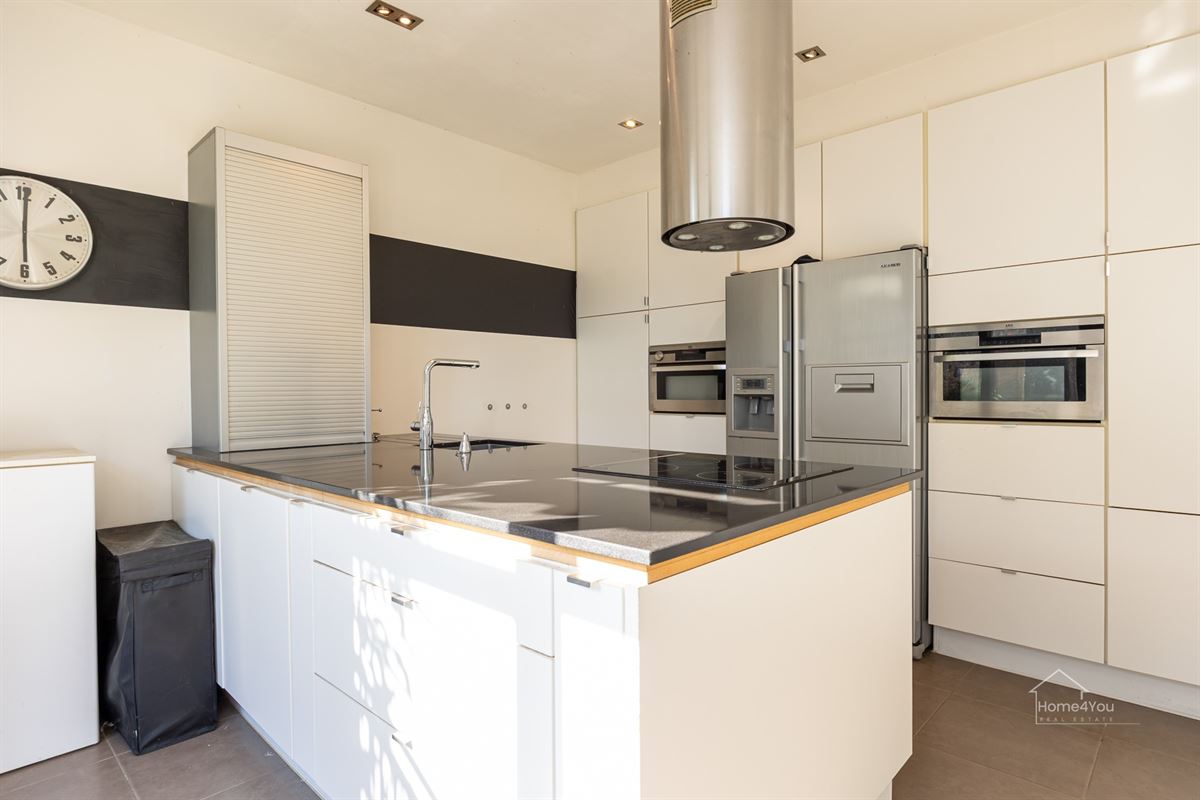 Zeer ruim herenhuis met zwembad