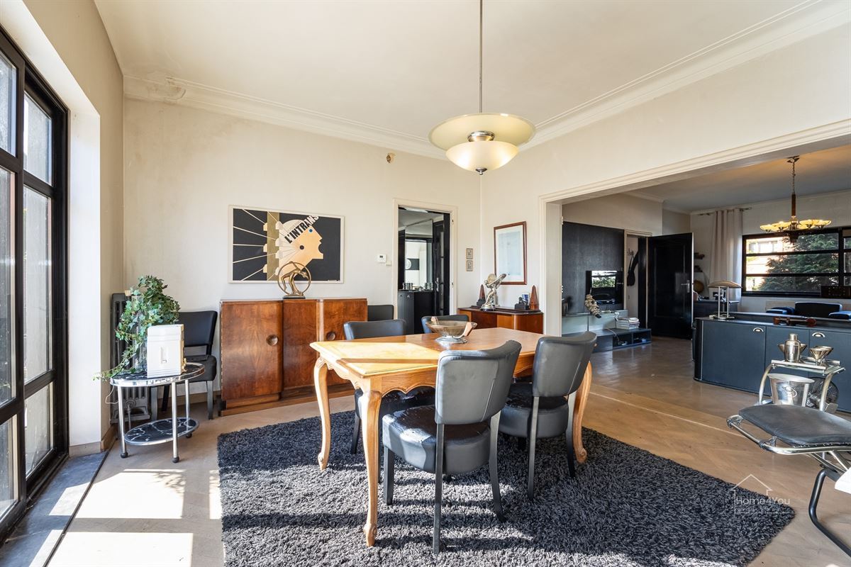 Zeer ruim herenhuis met zwembad