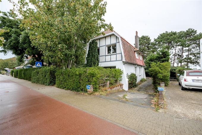 Ruime, authentieke(op te frissen)kustvilla te Koksijde Bad!