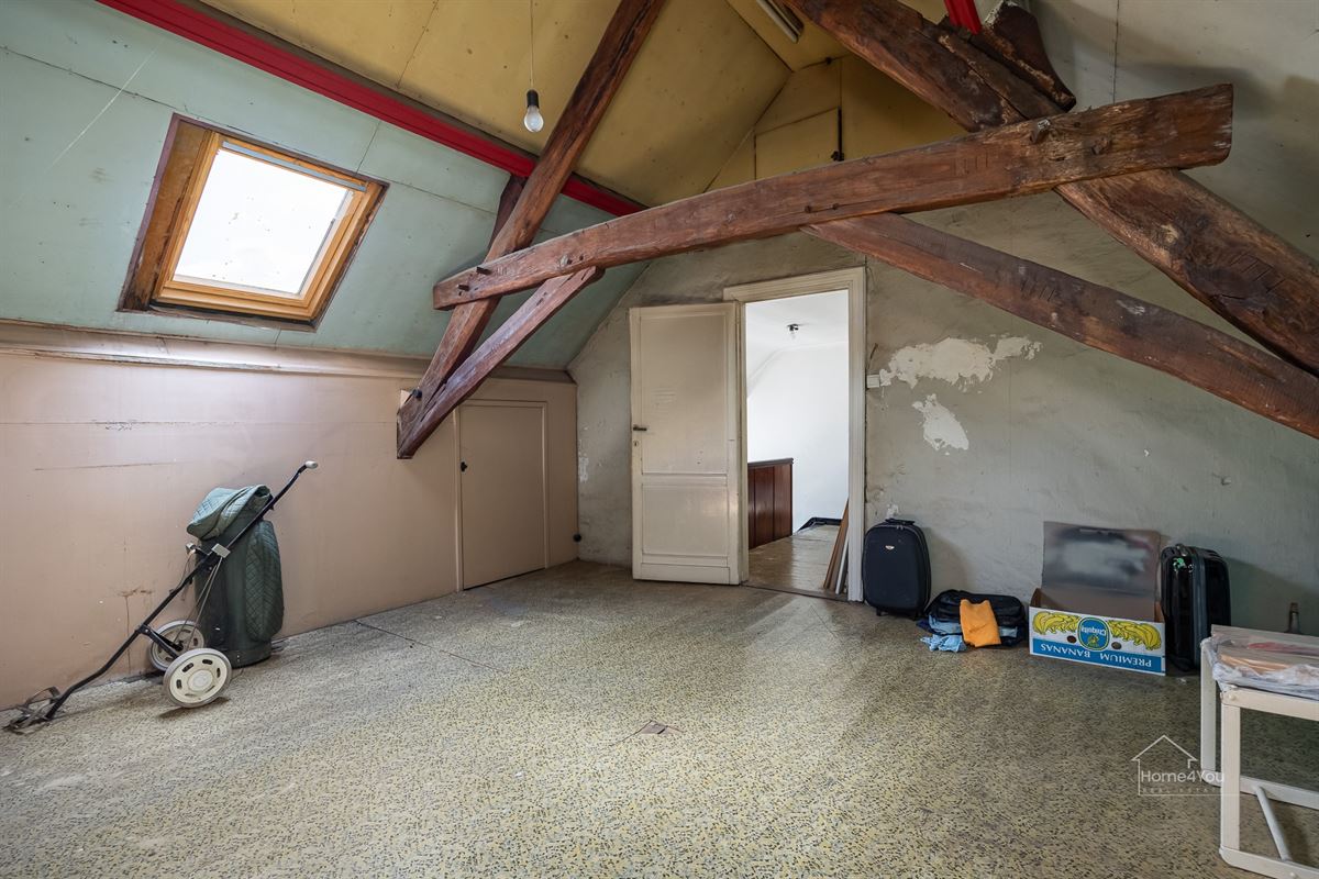 Zeer ruim herenhuis met zwembad