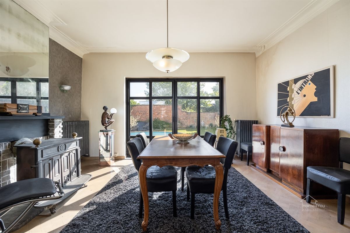 Zeer ruim herenhuis met zwembad