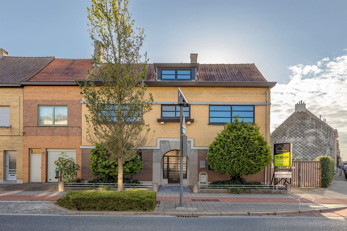 Zeer ruim herenhuis met zwembad