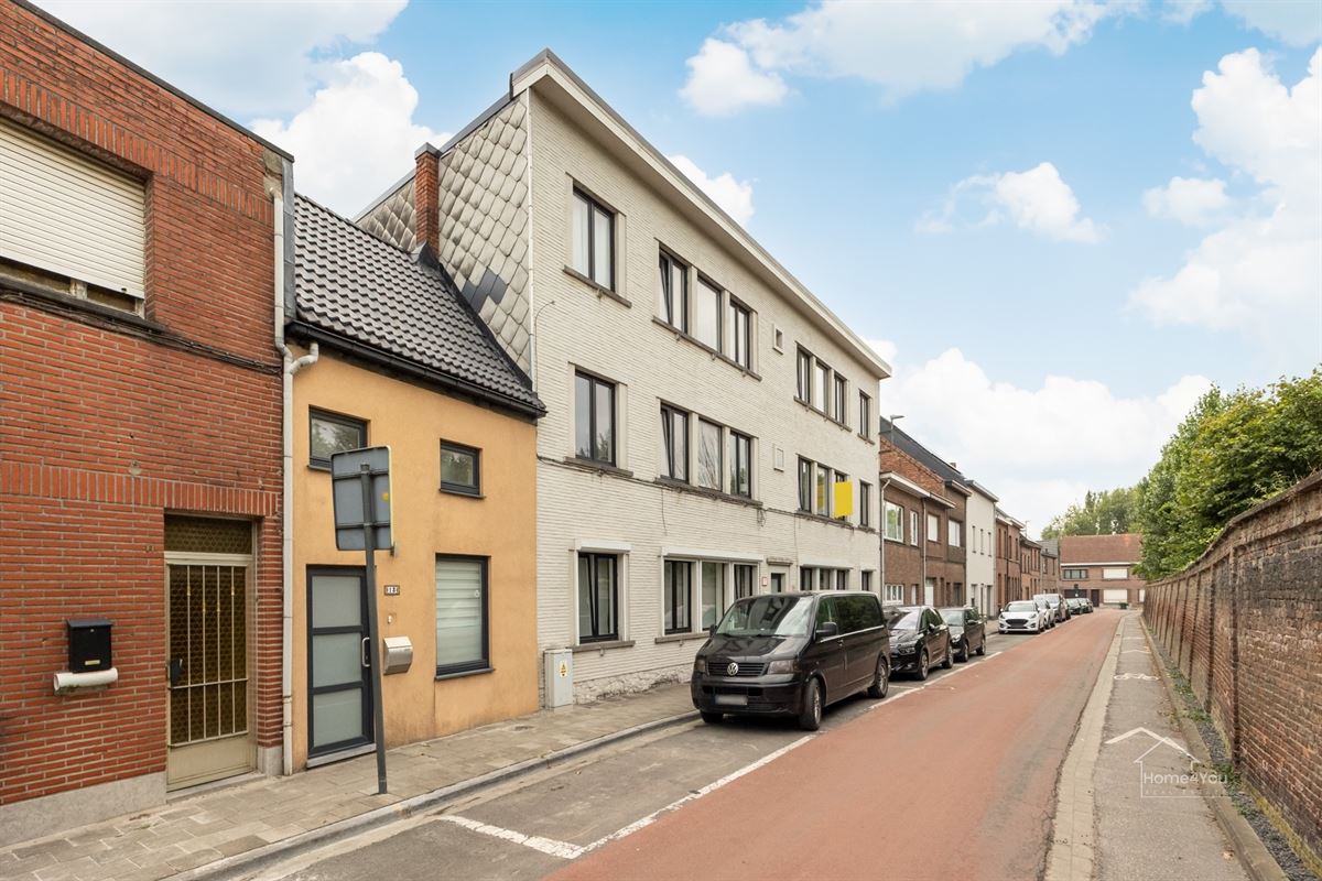 Gelijkvloers appartement met zeer grote tuin