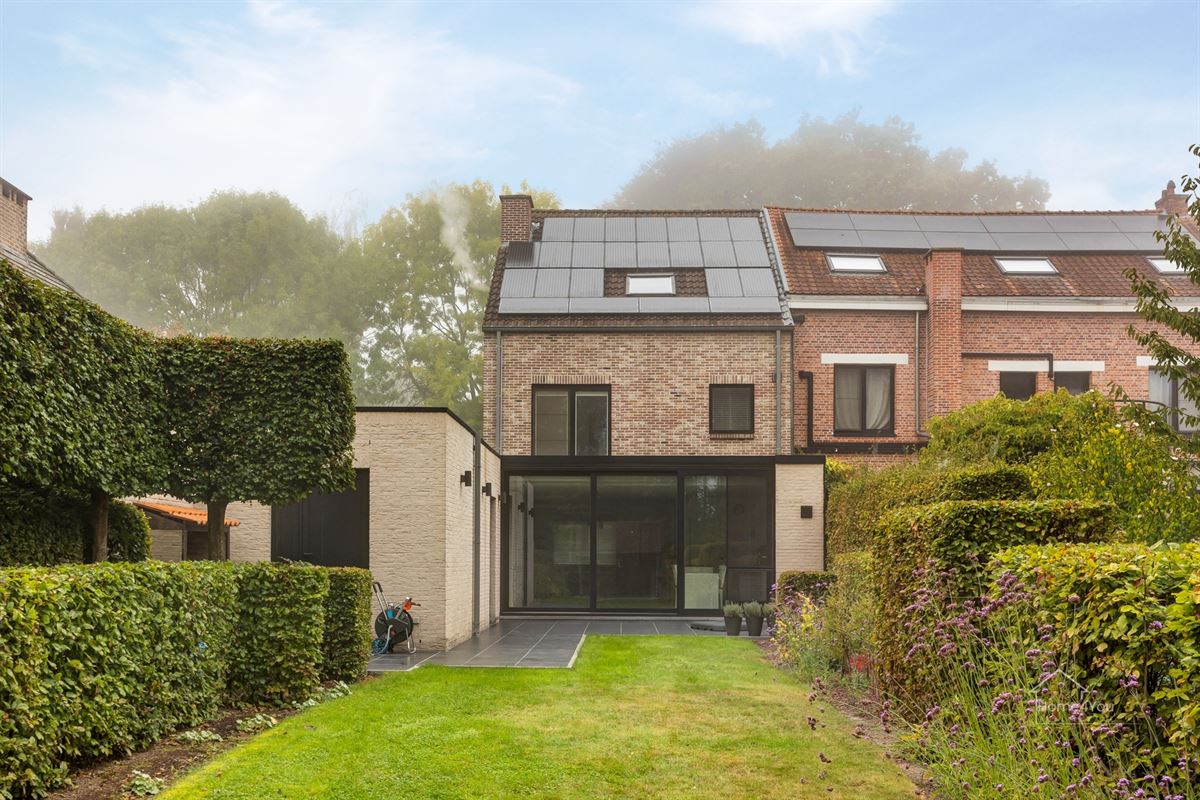 Instapklare gezinswoning met 4 slaapkamers en tuin