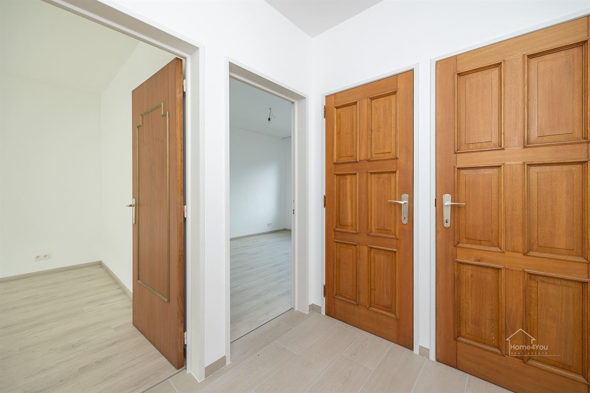Vernieuwd en zonnig 2 slaapkamer appartement