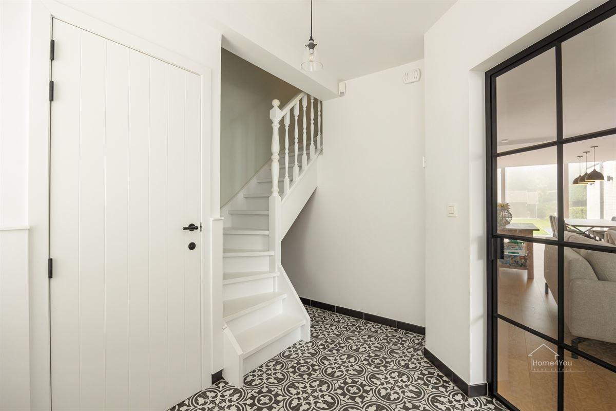 Instapklare gezinswoning met 4 slaapkamers en tuin