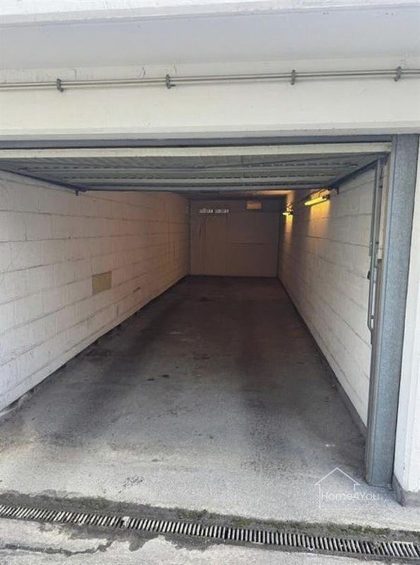 Garage met 2 staanplaatsen incl. een berging