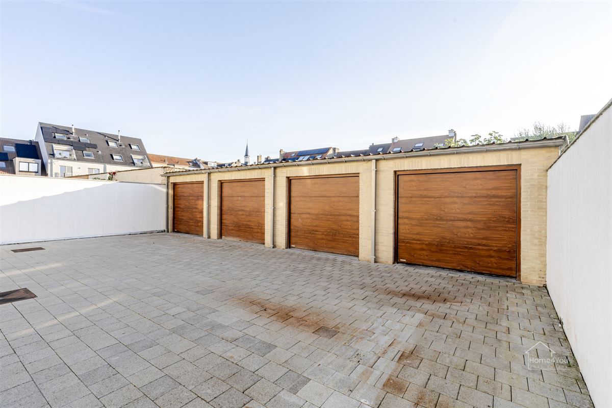 Volledig vernieuwd GLV appartement, terras en 2 slaapkamers 