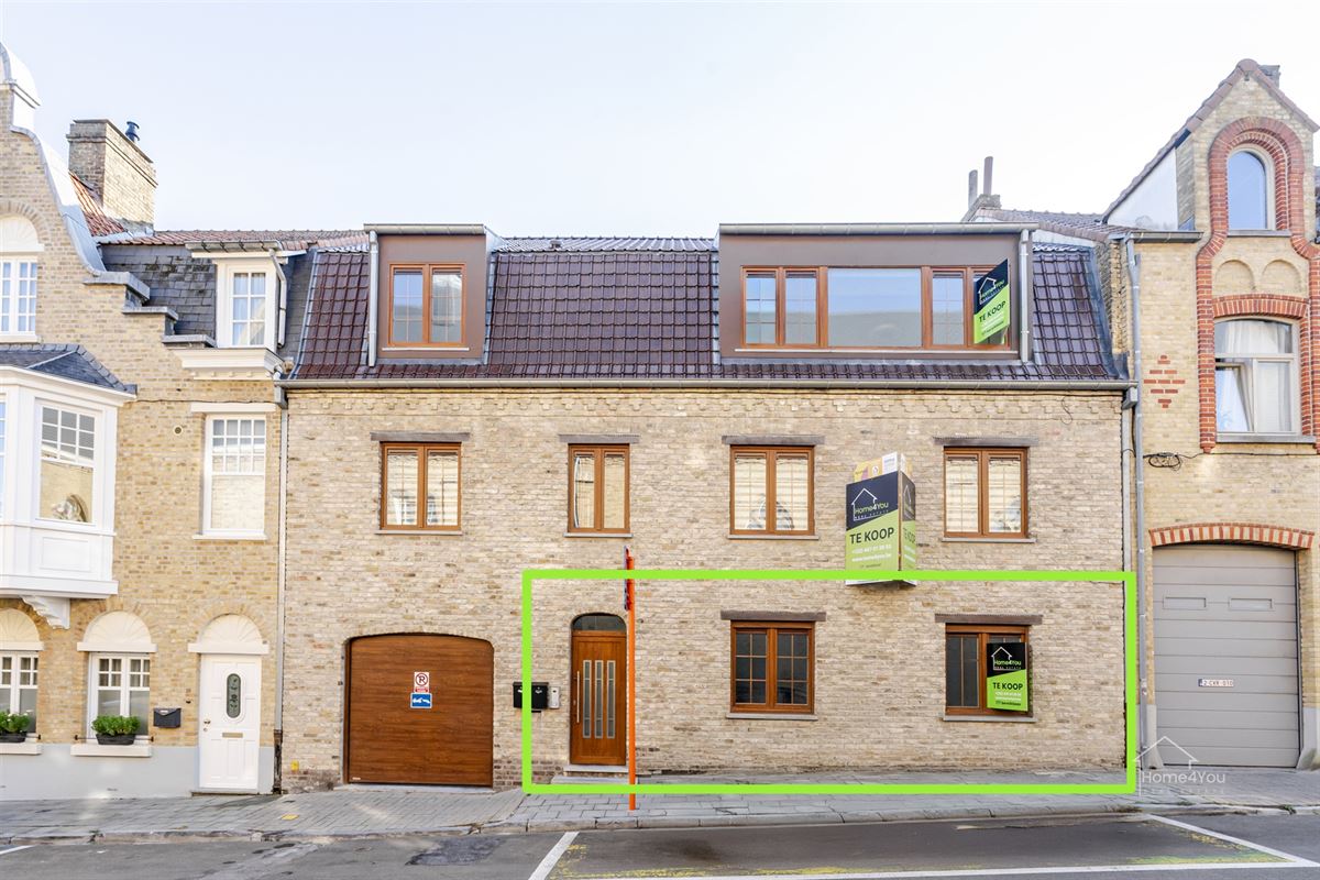 Volledig vernieuwd GLV appartement, terras en 2 slaapkamers 