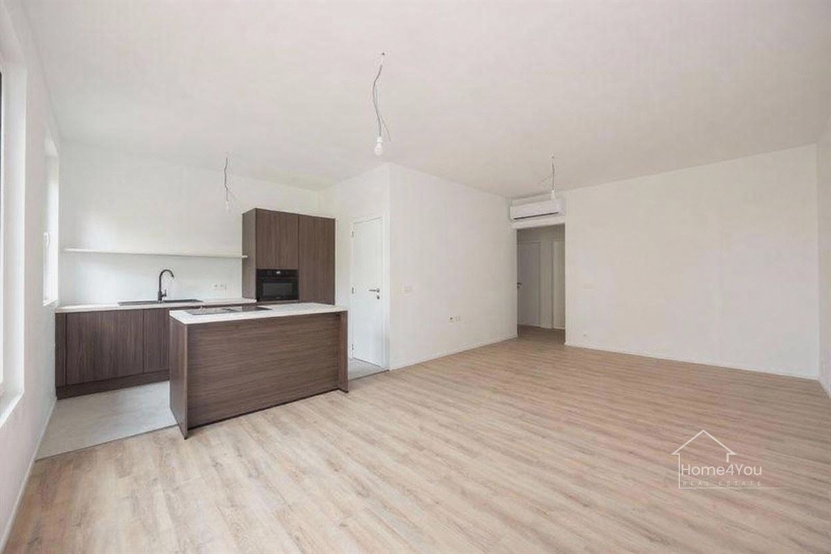 Gerenoveerd 2-slaapkamer appartement met terras in Borsbeek te koop!