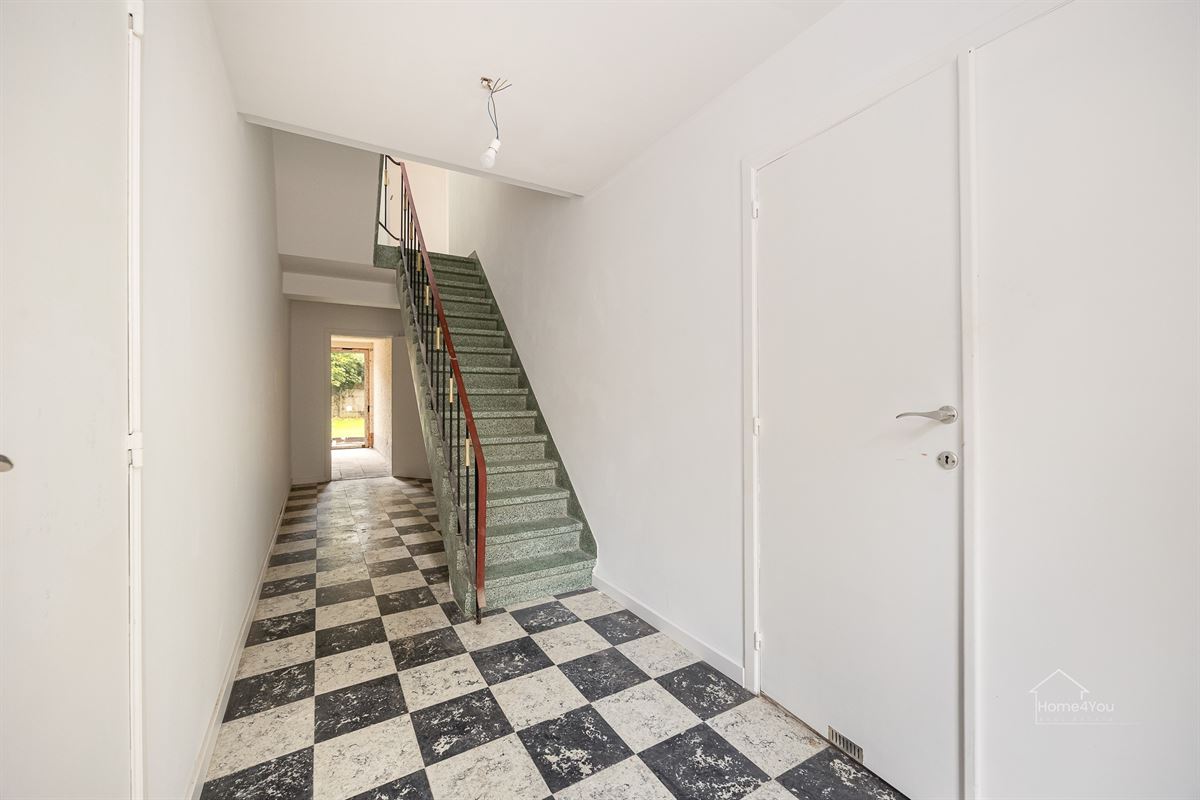 Gerenoveerd 2-slaapkamer appartement met terras in Borsbeek te koop!