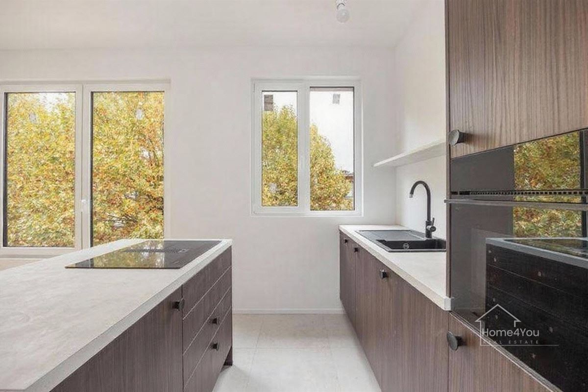 Gerenoveerd 2-slaapkamer appartement met terras in Borsbeek te koop!