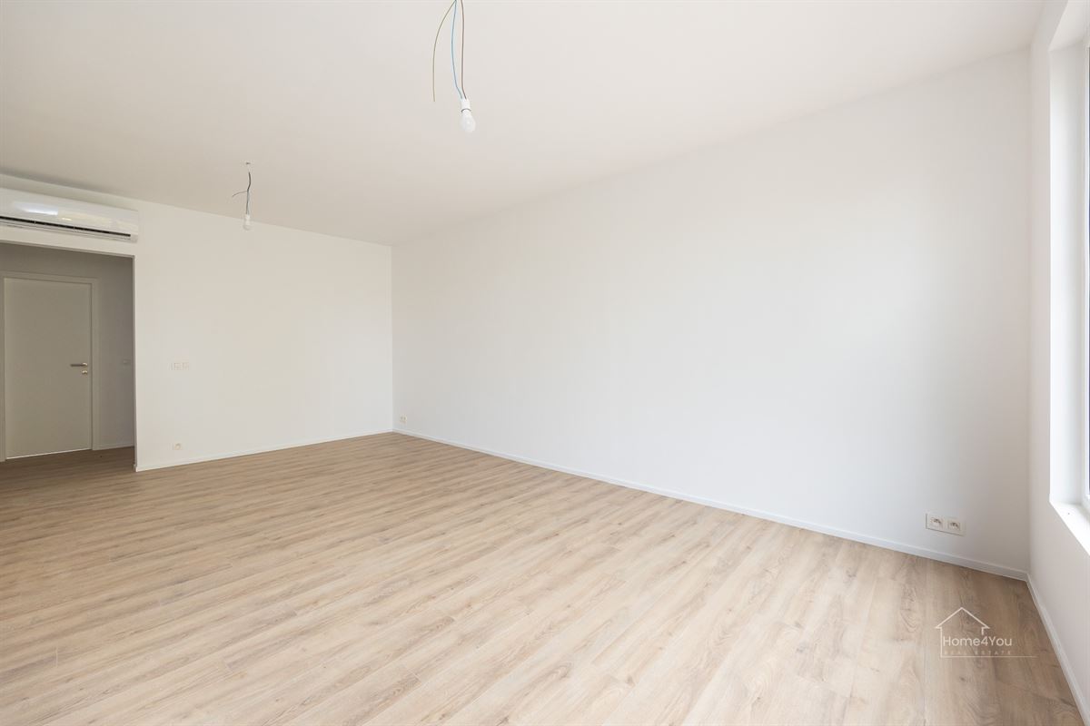 Gerenoveerd 2-slaapkamer appartement met terras in Borsbeek te koop!