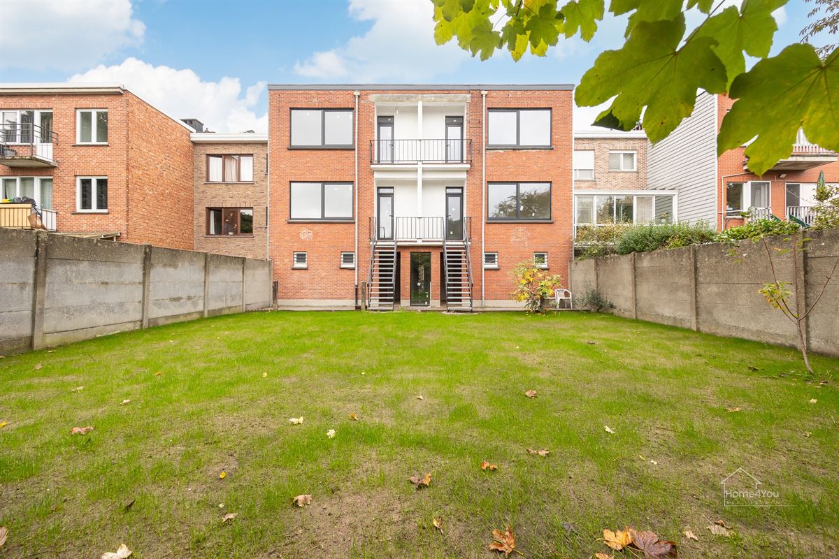 Gerenoveerd 2-slaapkamer appartement met terras in Borsbeek te koop!
