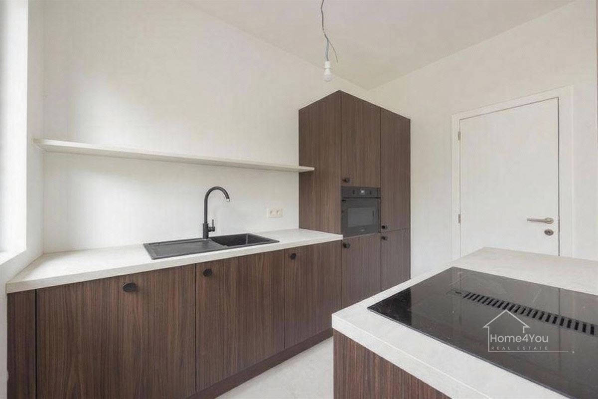 Gerenoveerd 2-slaapkamer appartement met terras in Borsbeek te koop!