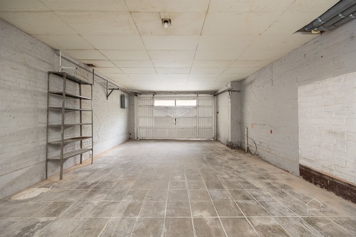 Gerenoveerd 2-slaapkamer appartement met terras in Borsbeek te koop!