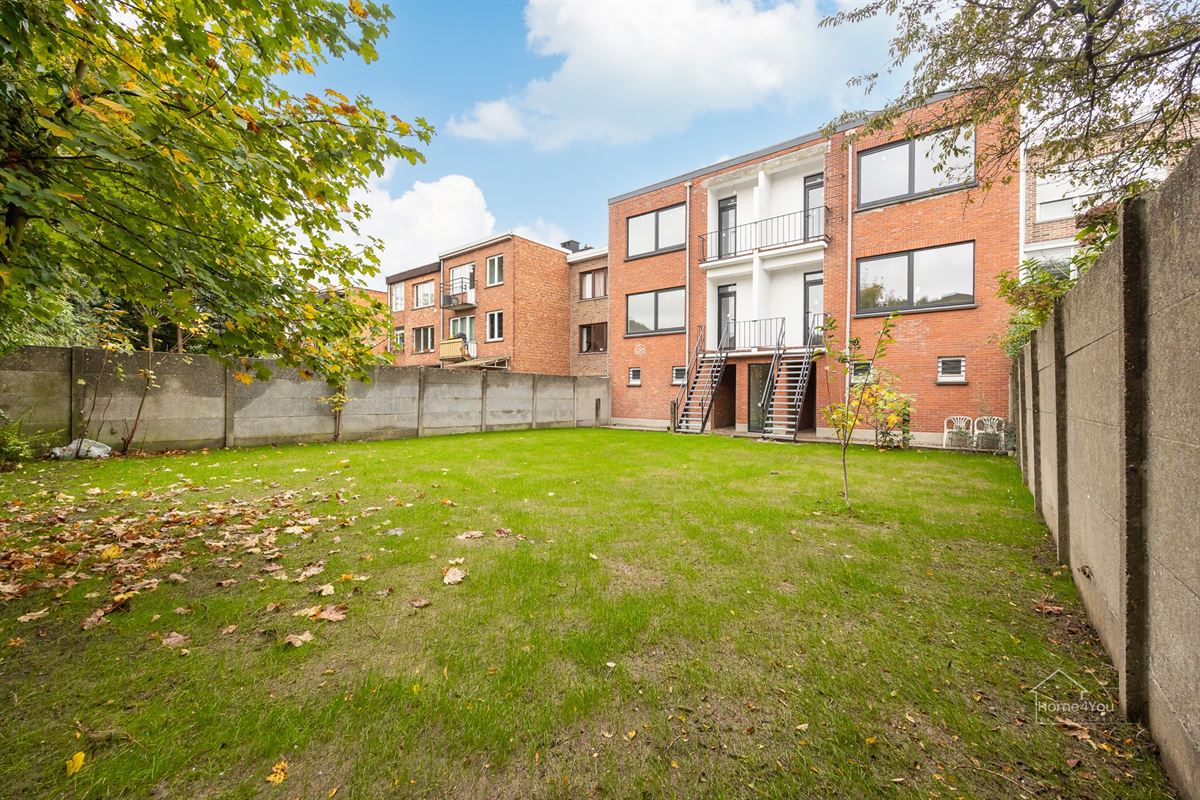 Gerenoveerd 2-slaapkamer appartement met terras in Borsbeek te koop!