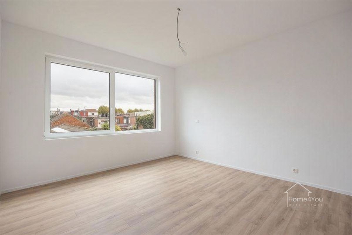 Gerenoveerd 2-slaapkamer appartement met terras in Borsbeek te koop!