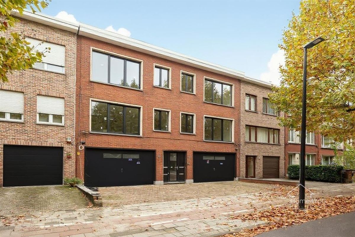 Gerenoveerd 2-slaapkamer appartement met terras in Borsbeek te koop!