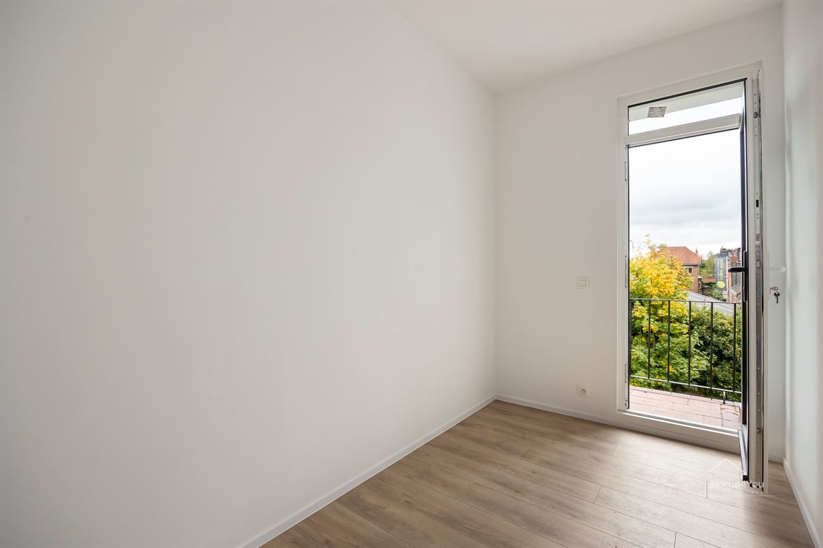 Gerenoveerd 2-slaapkamer appartement met terras in Borsbeek te koop!