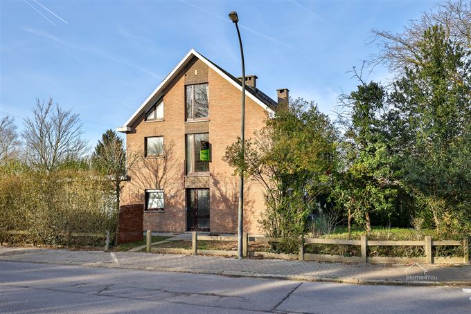 Opbrengsteigendom met 2 vergunde app. en garages