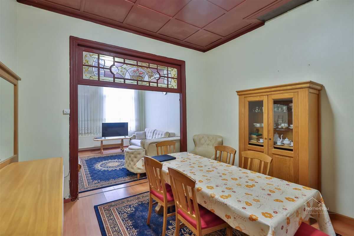 Ruime woning met meerdere slaapkamers en overdekt terras