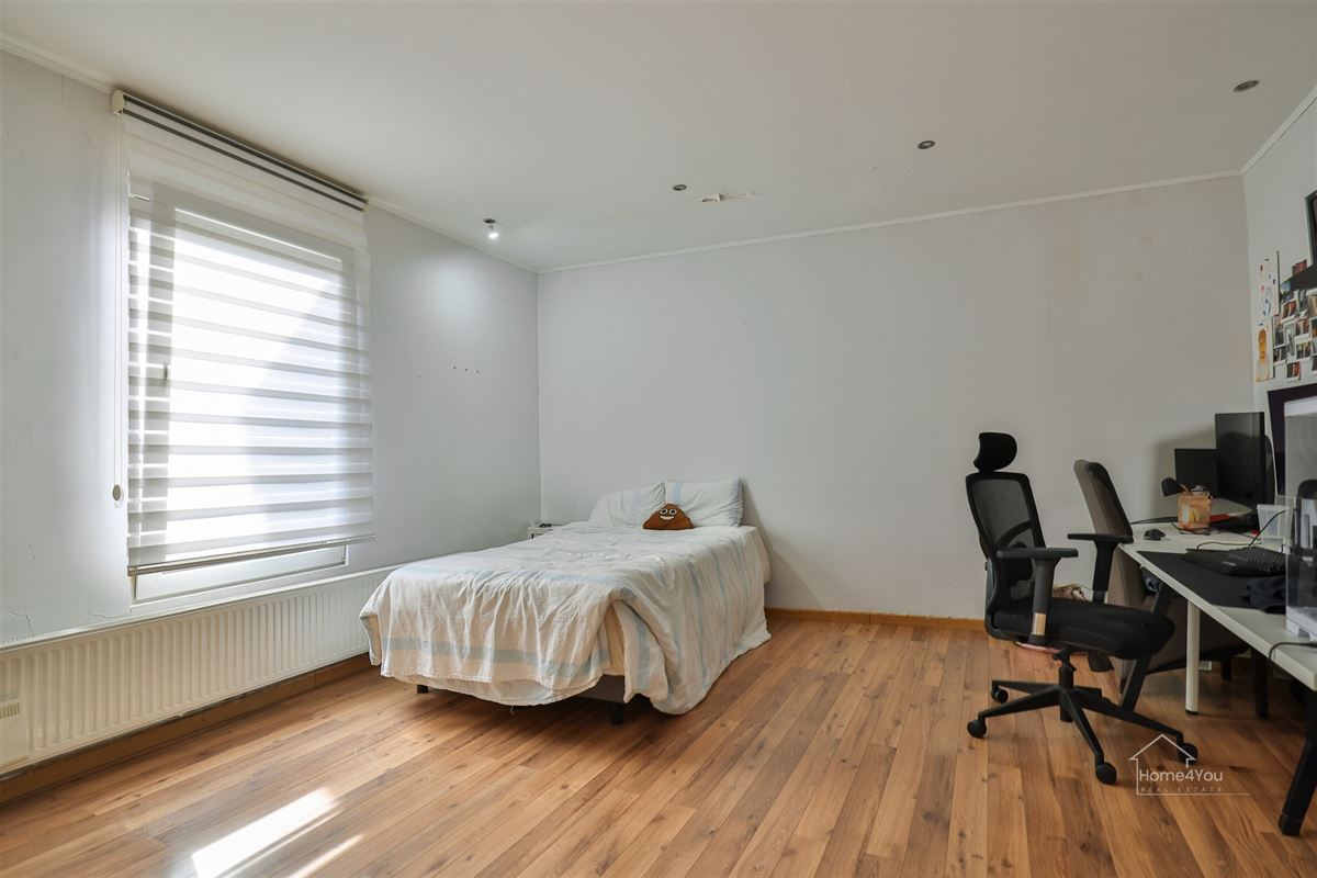 Ruime woning met meerdere slaapkamers en overdekt terras