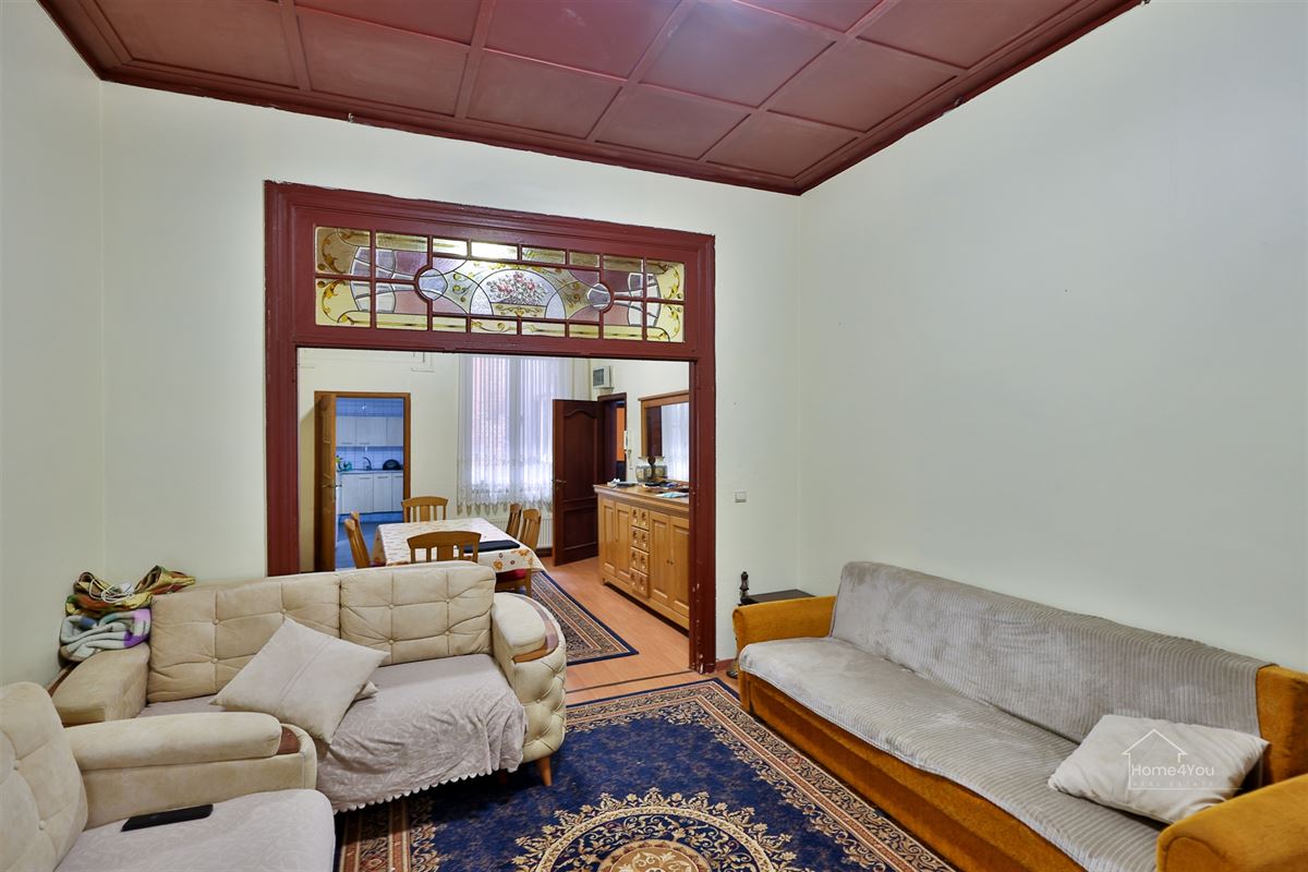 Ruime woning met meerdere slaapkamers en overdekt terras