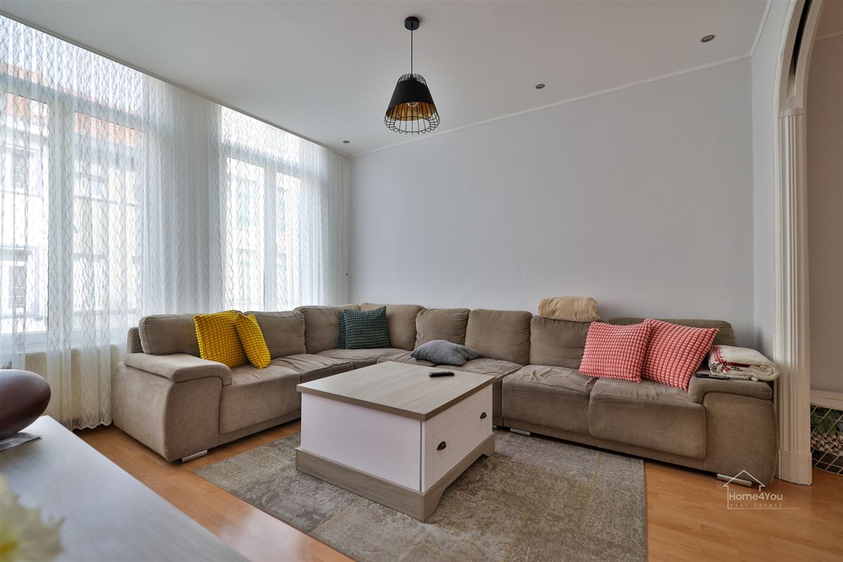 Ruime woning met meerdere slaapkamers en overdekt terras