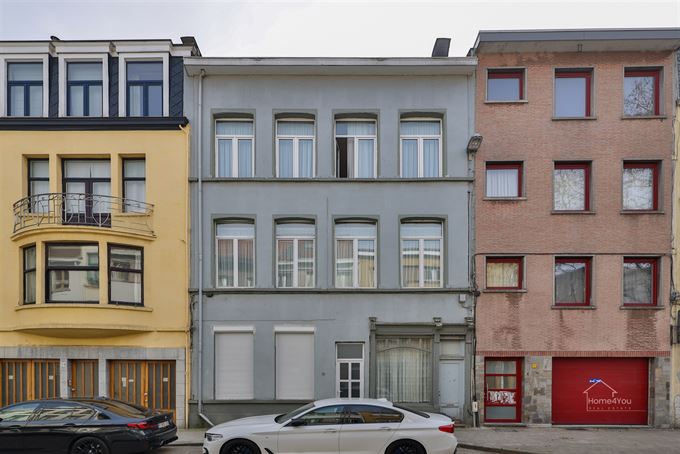 Ruime woning met meerdere slaapkamers en overdekt terras