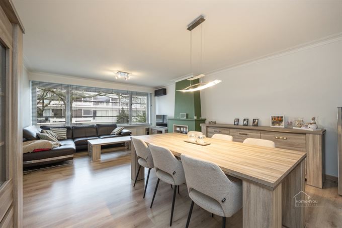 Instapklaar 2-slaapkamer appartement in Mortsel te koop!