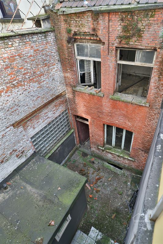 Ruime woning met meerdere slaapkamers en overdekt terras