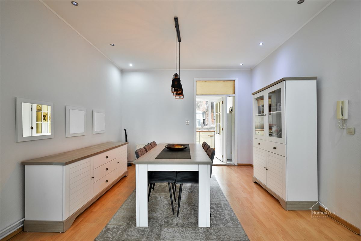 Ruime woning met meerdere slaapkamers en overdekt terras