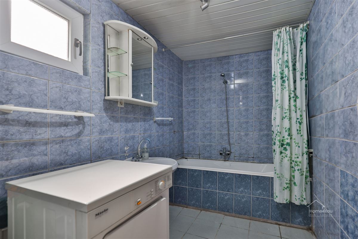 Ruime woning met meerdere slaapkamers en overdekt terras