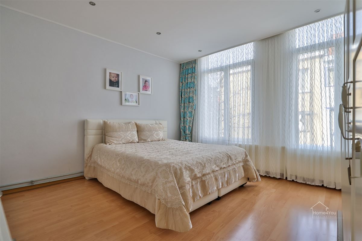 Ruime woning met meerdere slaapkamers en overdekt terras