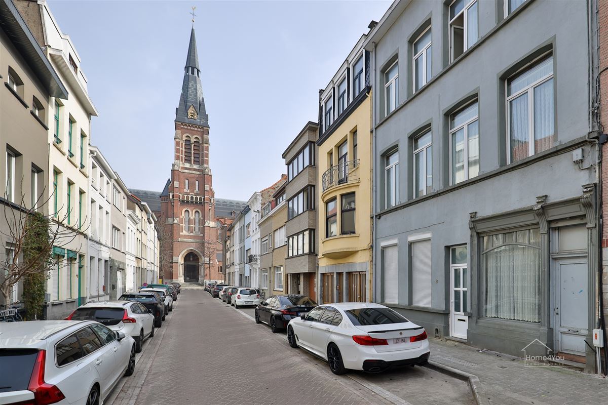 Ruime woning met meerdere slaapkamers en overdekt terras