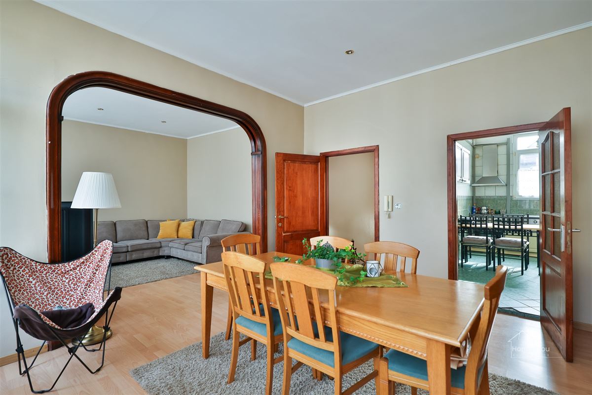 Ruime woning met meerdere slaapkamers en overdekt terras