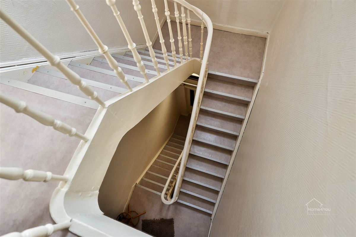 Ruime woning met meerdere slaapkamers en overdekt terras