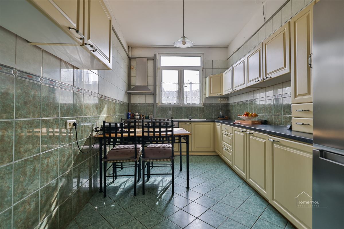 Ruime woning met meerdere slaapkamers en overdekt terras