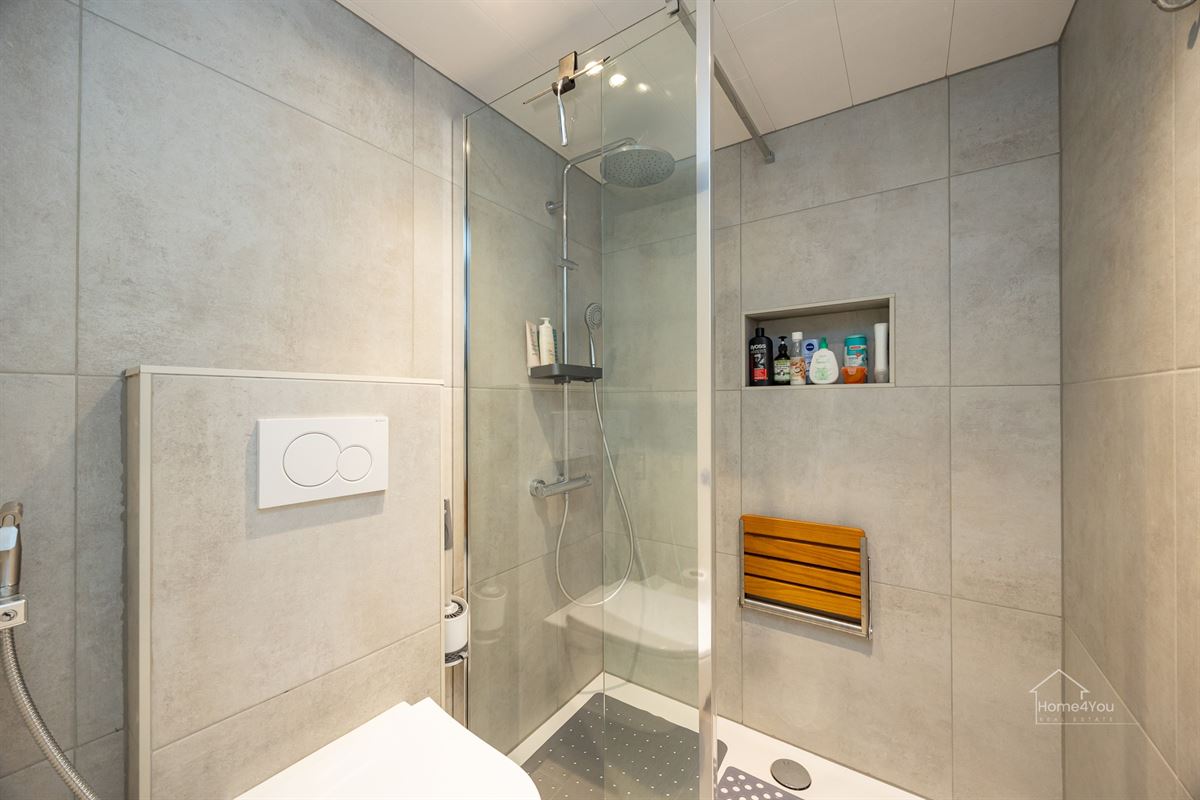 Gerenoveerde woning te koop in Merksem!