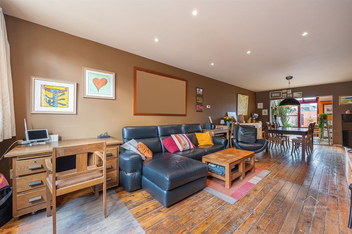 Veelzijdig handelshuis met ruim duplex appartement